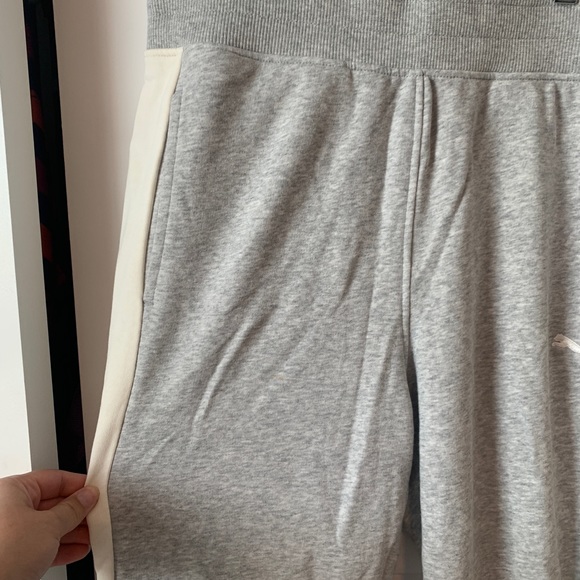 Puma grey and cream striped joggers, size Large - Picture 3 of 11